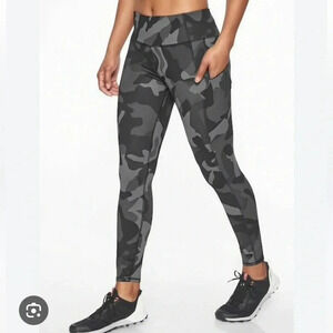 Athleta camo contender 7/8 leggings sz 1X